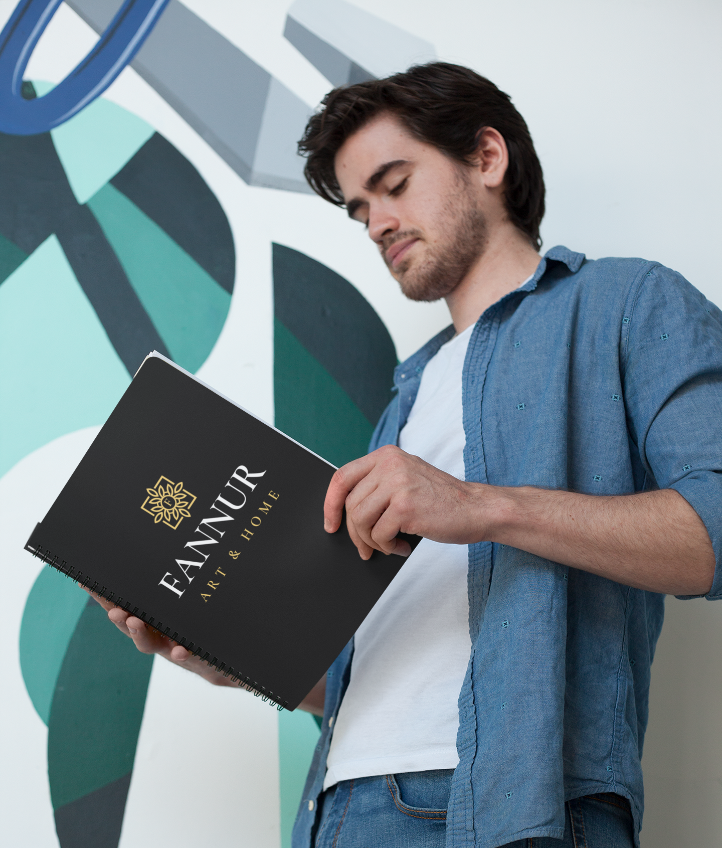 fannur-holding-lookbook.png